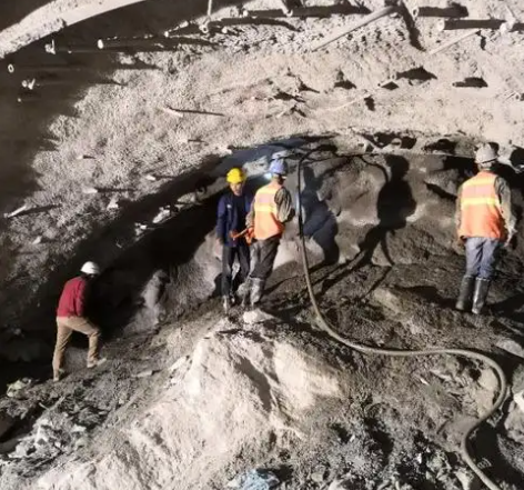 沿滩拱顶带模注浆料的施工流程及注意事项